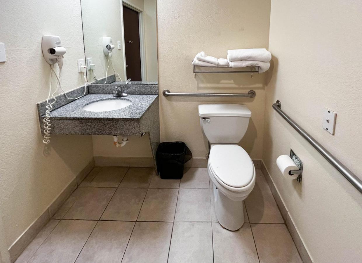 Executive Inn & Suites Breaux Bridge, La Екстер'єр фото