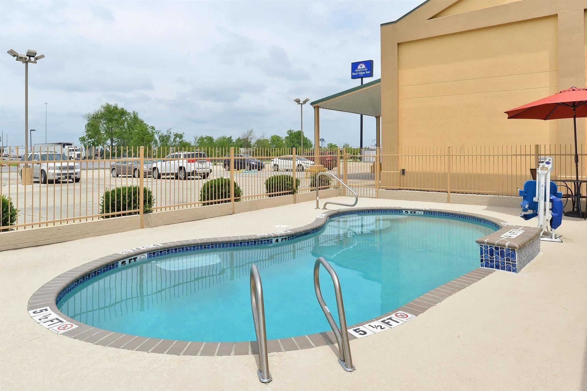 Executive Inn & Suites Breaux Bridge, La Екстер'єр фото