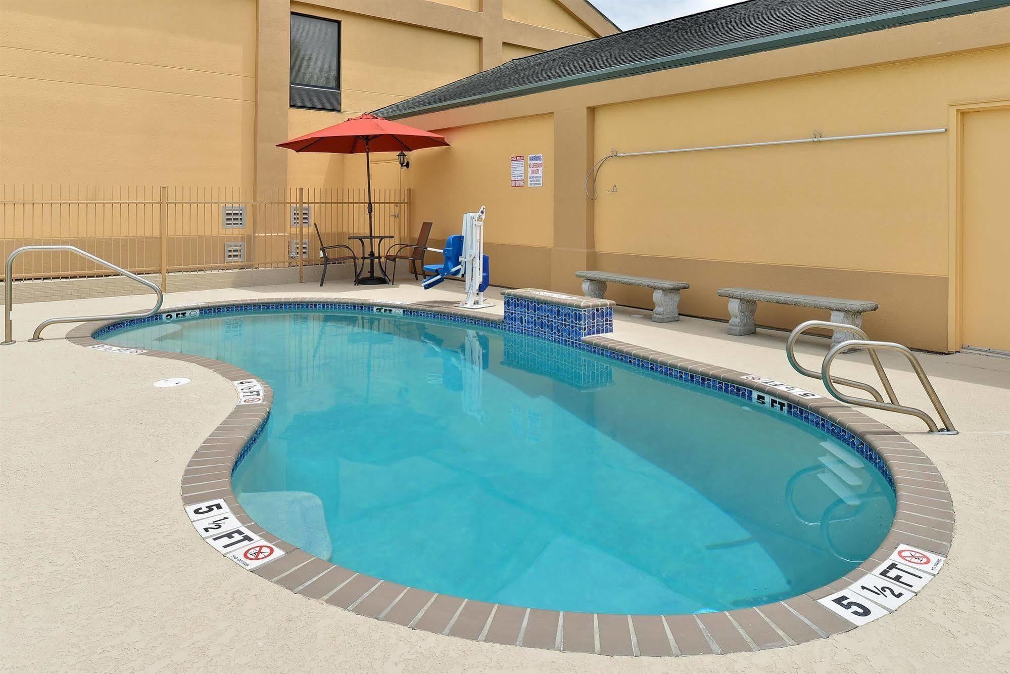 Executive Inn & Suites Breaux Bridge, La Екстер'єр фото